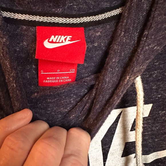 Nike purple Hoodie with White Accents - Picture 4 of 7